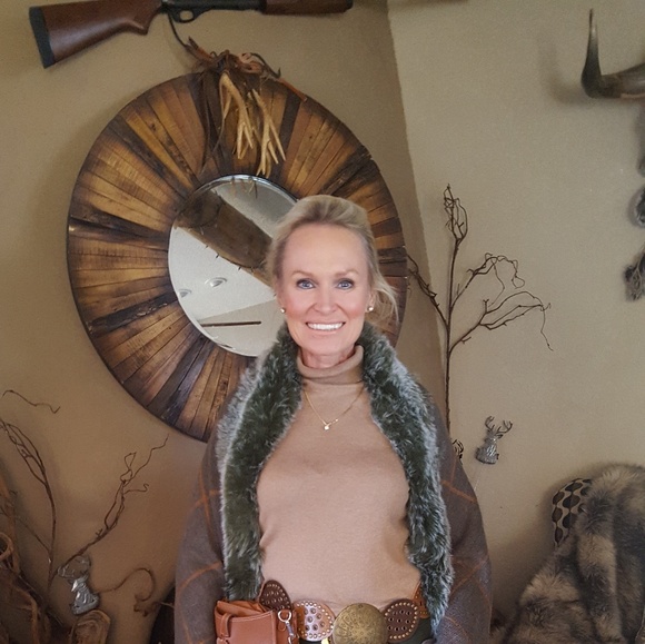 Meet your Posher, Janet - Picture 1 of 1